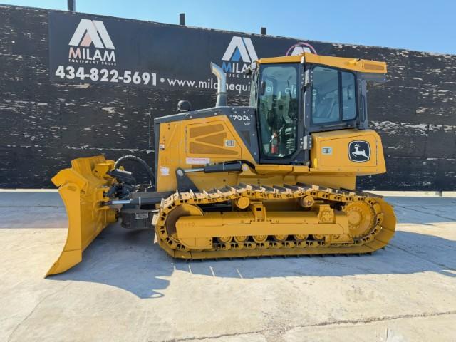 2022 Deere 700L LGP w/ 6 Way Blade & Enclosed Cab