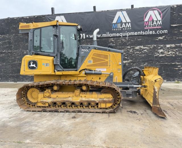 2022 Deere 700L LGP w/ 6 Way Blade & Enclosed Cab